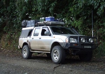 Amortyzator przedni prawy Nissan Navara D40